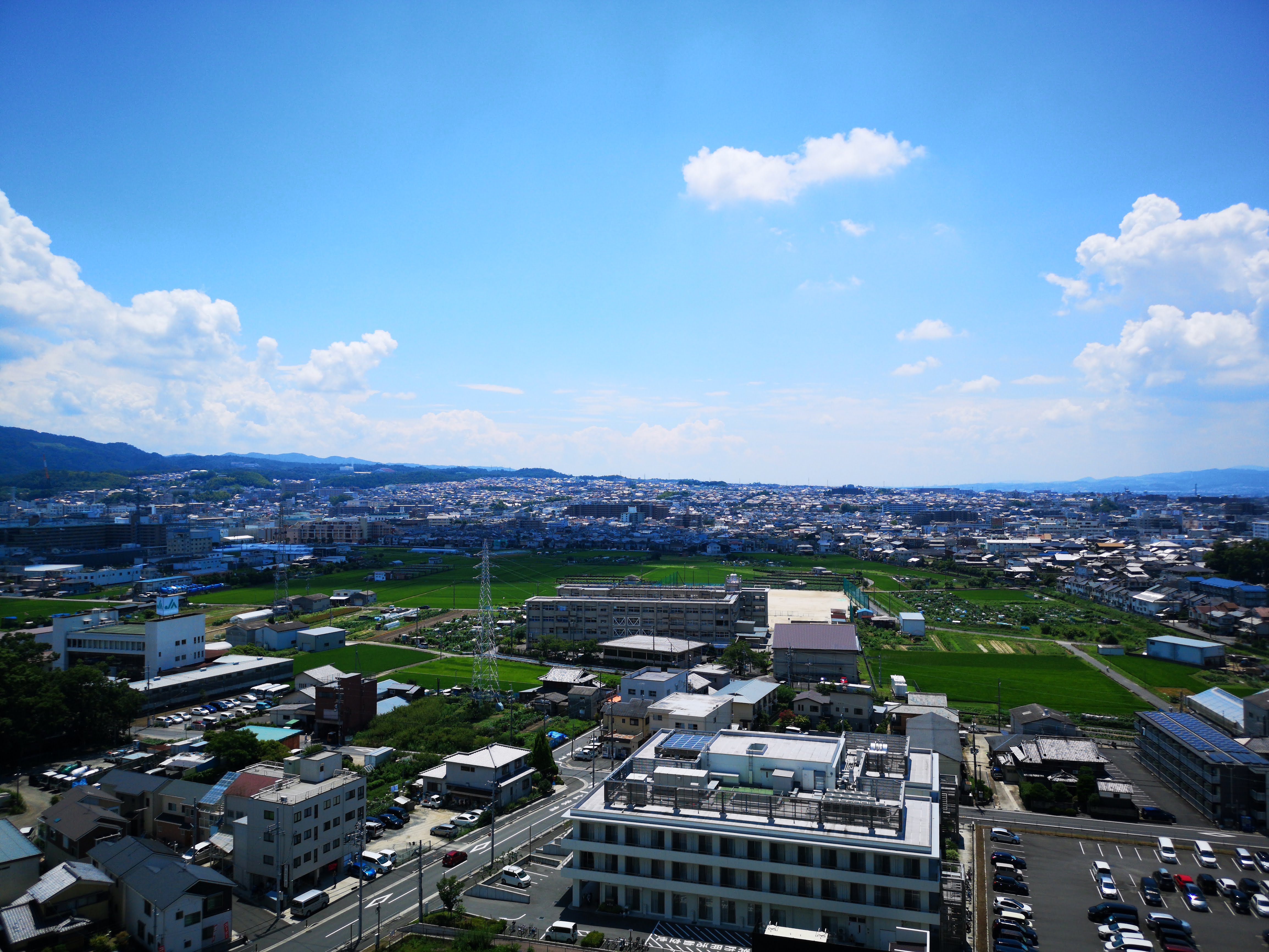 田畑と住宅地が広がる宇治の街並み